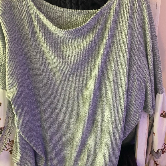 Maurices sweater - Picture 3 of 3